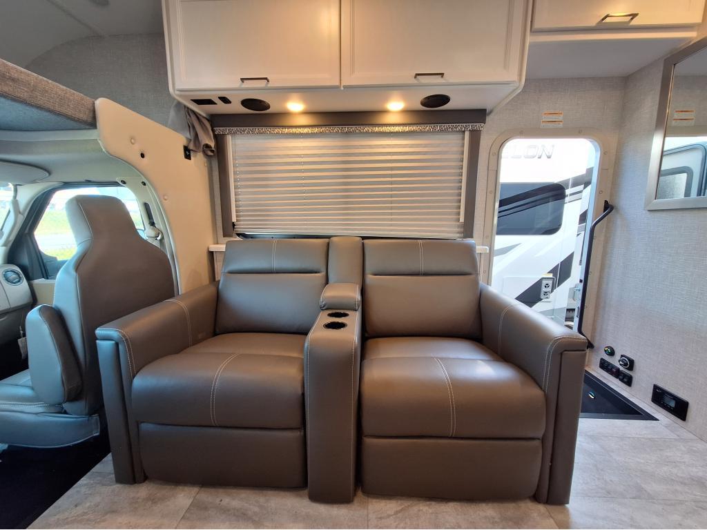 Thor Motor Coach Echelon LC28 ESSENCE 2025 à vendre
