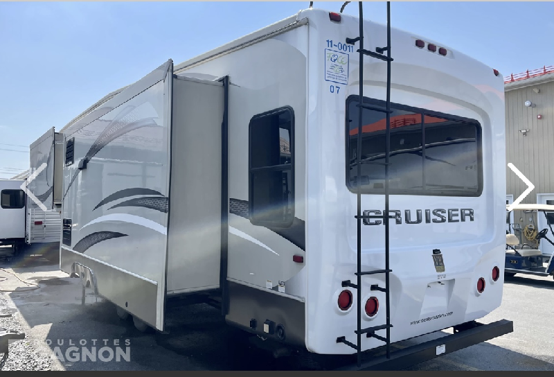 Roulotte Fifth Wheel 2015 de 36 pieds avec garantie de 4 ans à vendre