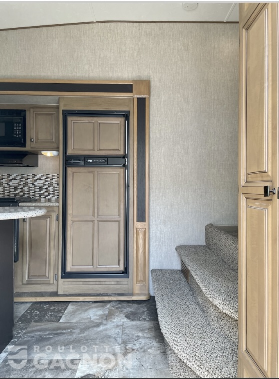 Roulotte Fifth Wheel 2015 de 36 pieds avec garantie de 4 ans à vendre