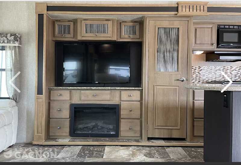 Roulotte Fifth Wheel 2015 de 36 pieds avec garantie de 4 ans à vendre