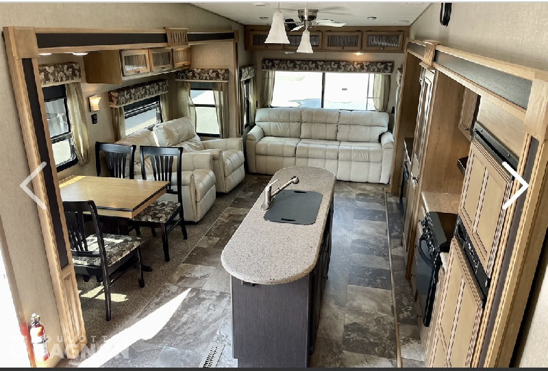 Roulotte Fifth Wheel 2015 de 36 pieds avec garantie de 4 ans à vendre