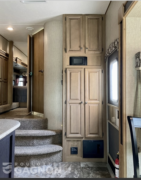 Roulotte Fifth Wheel 2015 de 36 pieds avec garantie de 4 ans à vendre