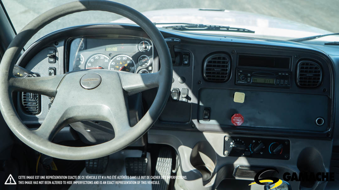 FREIGHTLINER M2 112 CAB & CHASSIS 2005 à vendre