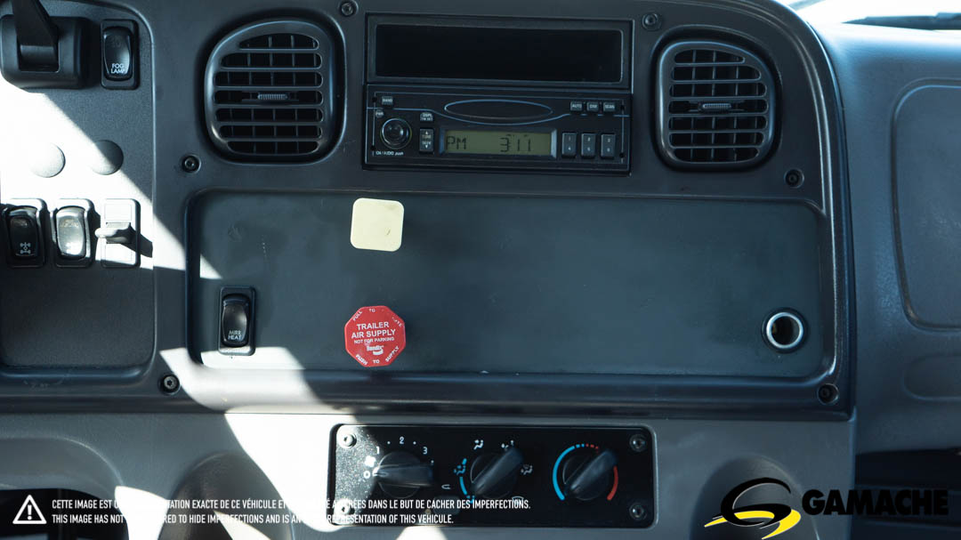 FREIGHTLINER M2 112 CAB & CHASSIS 2005 à vendre