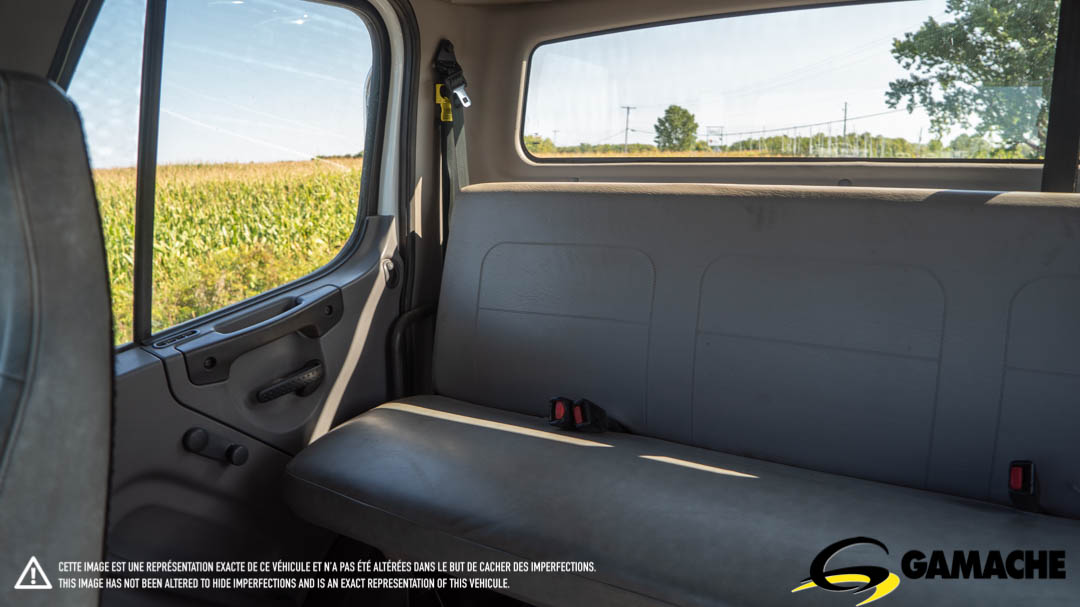 FREIGHTLINER M2 112 CAB & CHASSIS 2005 à vendre