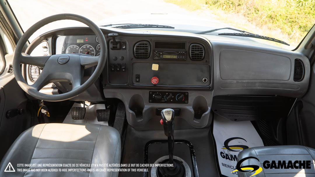 FREIGHTLINER M2 112 CAB & CHASSIS 2005 à vendre