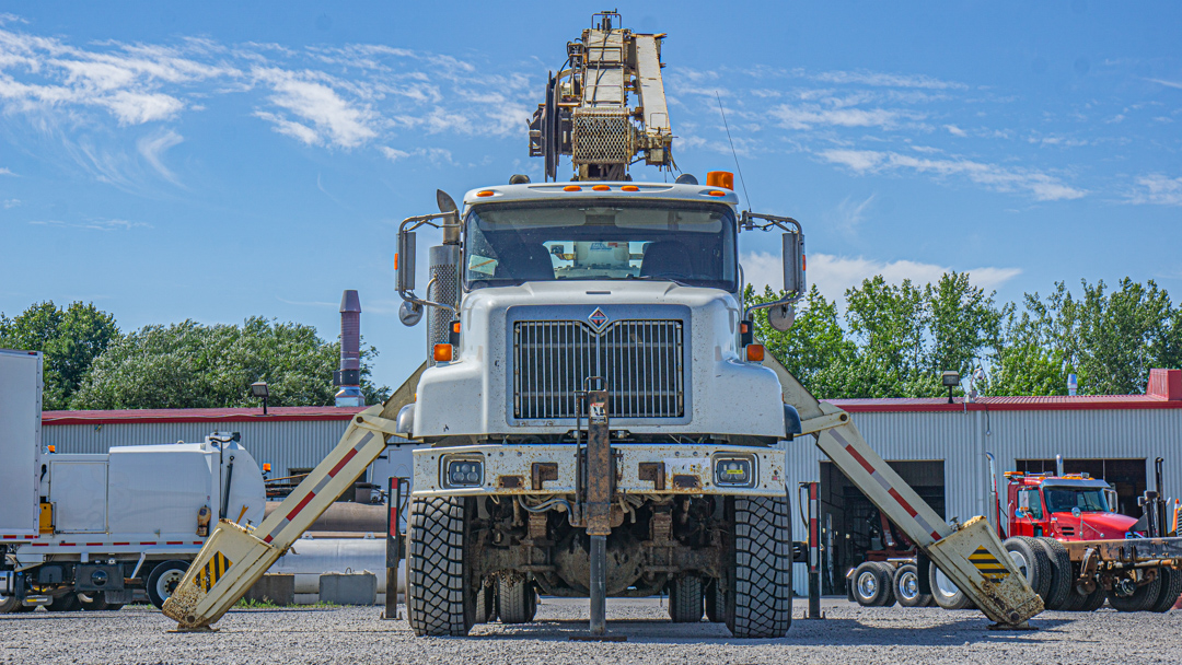 INTERNATIONAL 5600I BOOM CRANE TRUCK 2005 à vendre