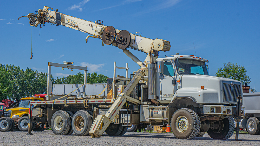 INTERNATIONAL 5600I BOOM CRANE TRUCK 2005 à vendre