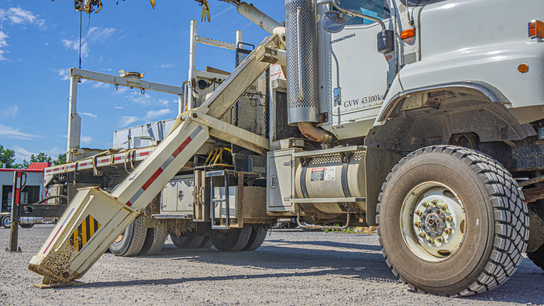 INTERNATIONAL 5600I BOOM CRANE TRUCK 2005 à vendre