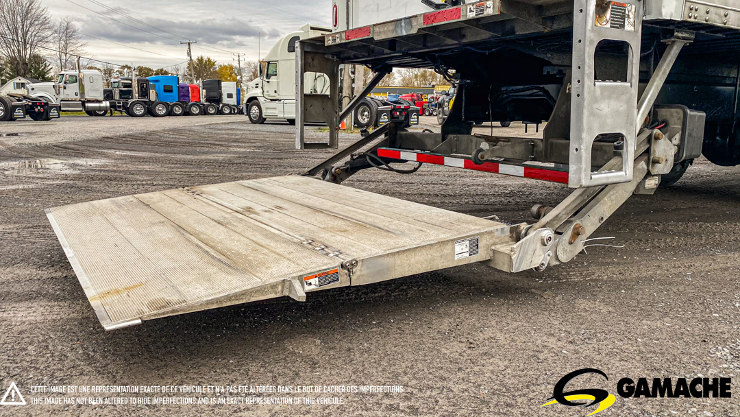 FREIGHTLINER M2 106 STRAIGHT BODY TRUCK DRY BOX VAN 2014 à vendre