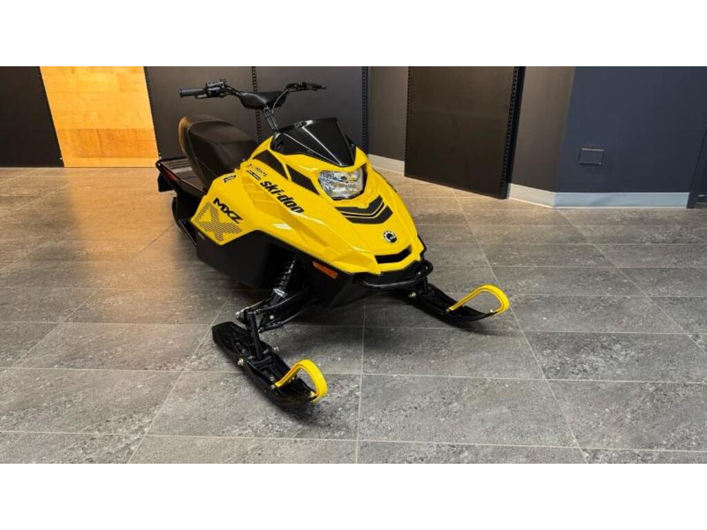 Ski-Doo MXZ 200 2025