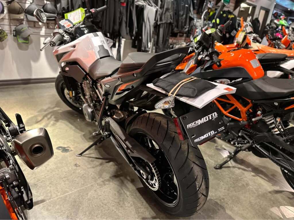 KTM 790 Duke 2024 à vendre