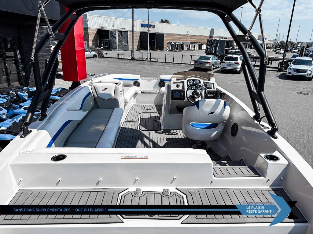 Starcraft SVX 211 OB 140hp deck boat bateau Ponté 2024 à vendre