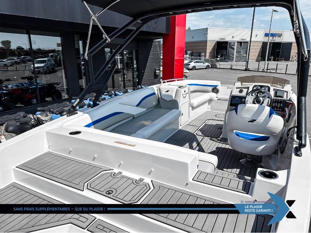 Starcraft SVX 211 OB 140hp deck boat bateau Ponté 2024 à vendre