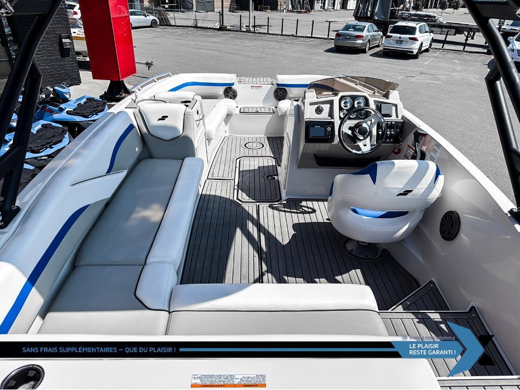 Starcraft SVX 211 OB 140hp deck boat bateau Ponté 2024 à vendre