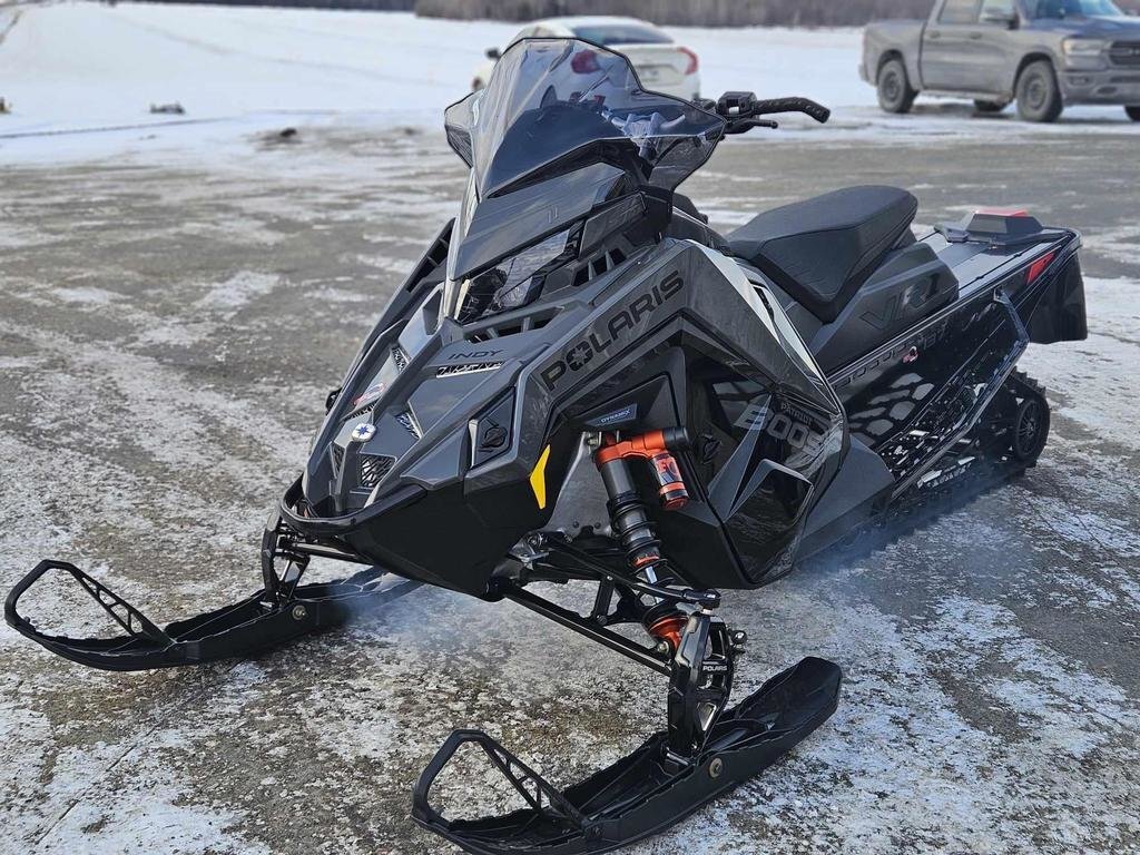 Polaris 850 Indy VR1 BOOST 137 DYNAMIX ÉDITION 2025