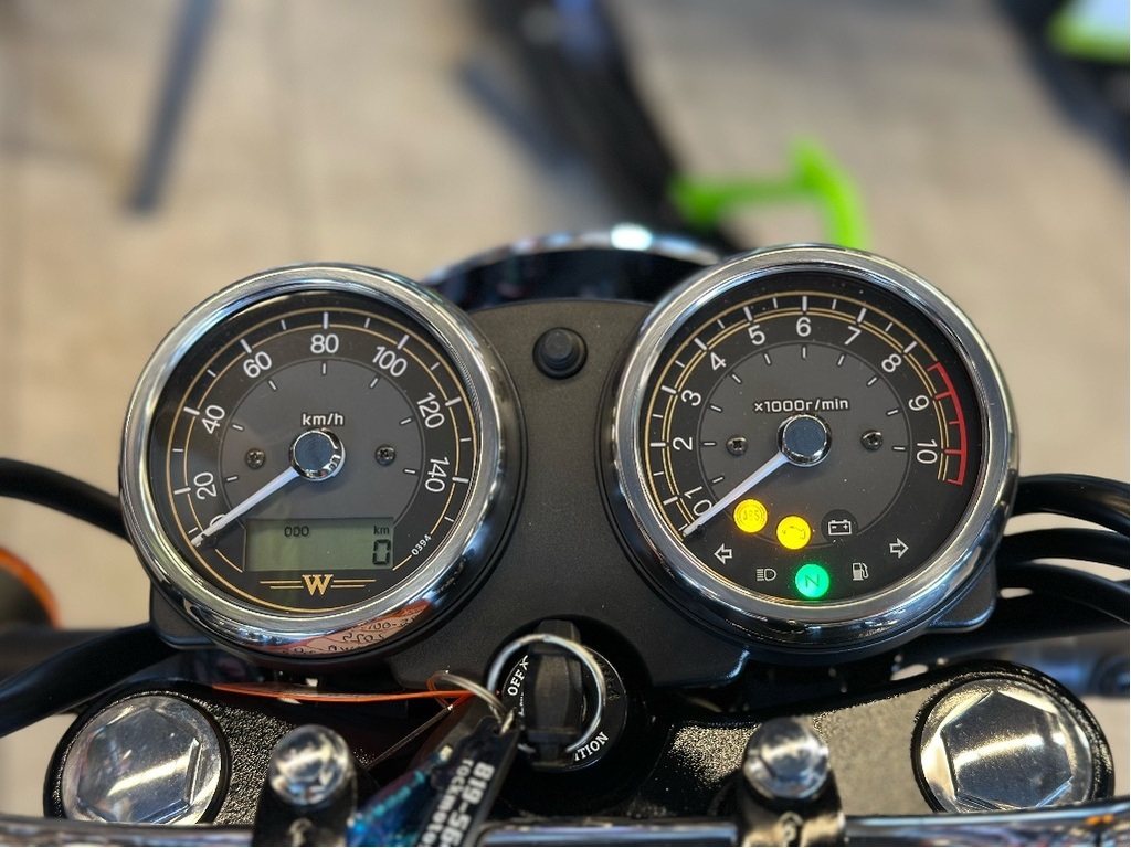 Kawasaki W230 2025 à vendre