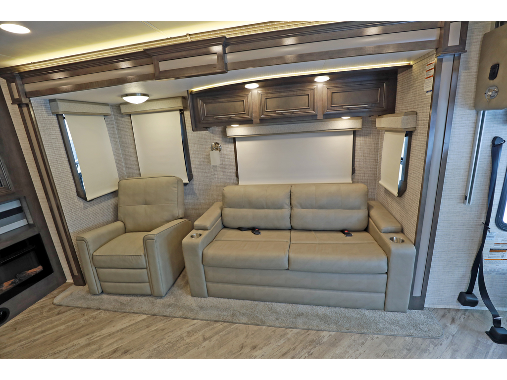 Entegra Coach Emblem 2024 à vendre