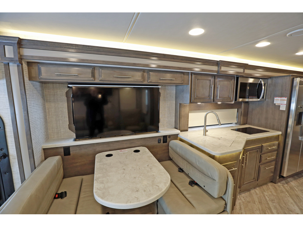 Entegra Coach Emblem 2024 à vendre