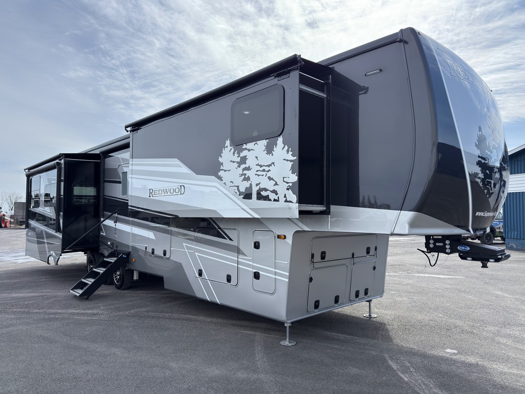 Crossroads RV Redwood 412GK 2025