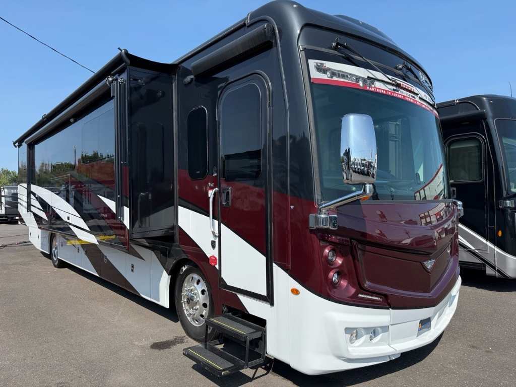 Fleetwood Discovery 38W DIESEL 2025