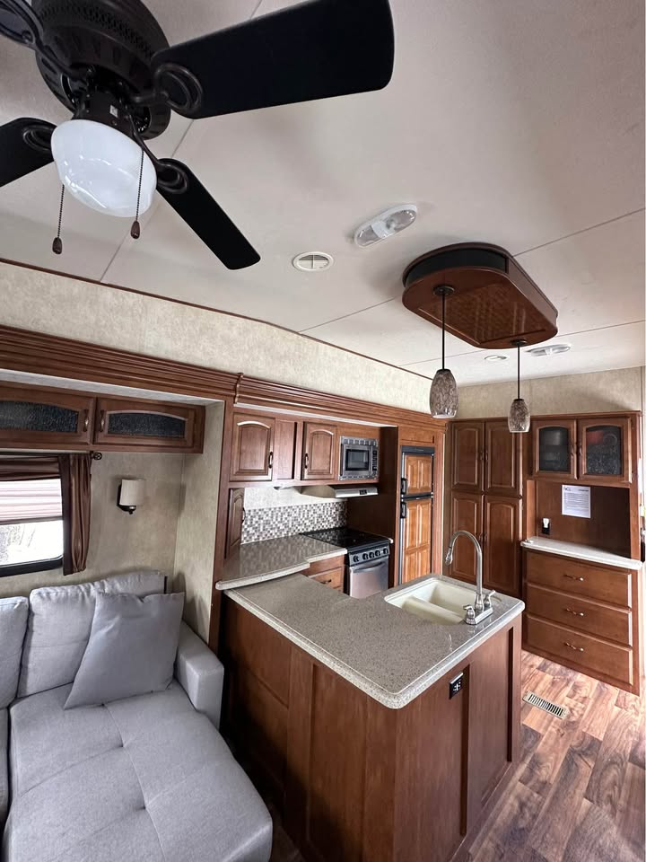 FIFTH WHEEL FOREST RIVER WILDWOOD HERITAGE GLEN LITE 2014 36 PIEDS ,3 SLIDE OUT * VENTE DE PARTICULIER * 418-932-6595 à vendre