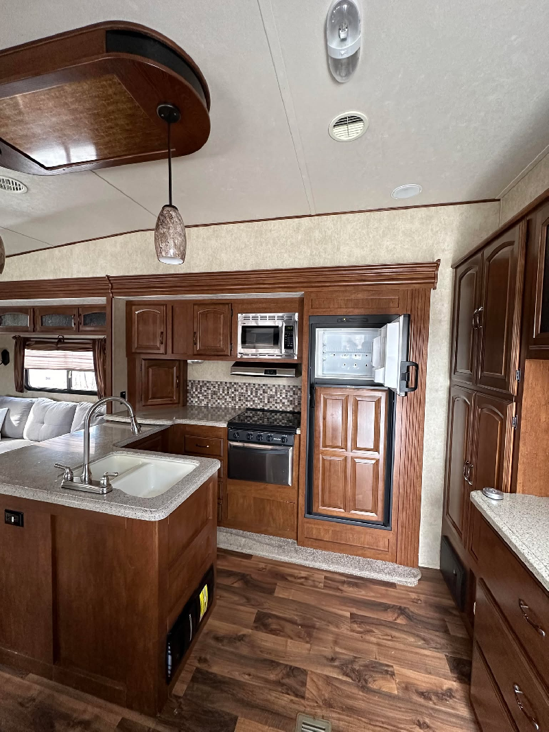 FIFTH WHEEL FOREST RIVER WILDWOOD HERITAGE GLEN LITE 2014 36 PIEDS ,3 SLIDE OUT * VENTE DE PARTICULIER * 418-932-6595 à vendre