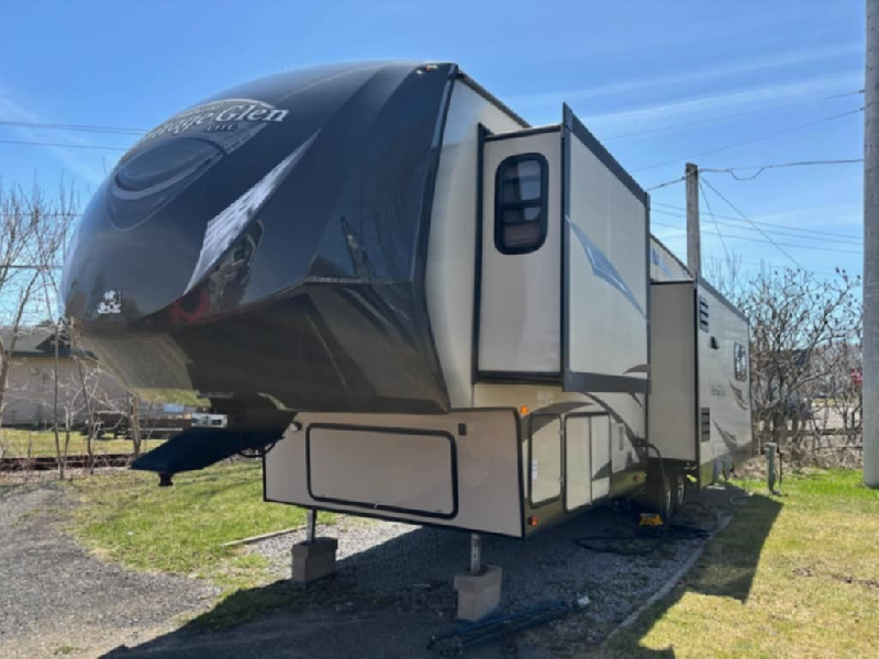 FIFTH WHEEL FOREST RIVER HERITAGE GLEN LITE 2014 36 PIEDS 3 EXTENTIONS DIVAN SECTIONNEL * VENTE DE PARTICULIER * 418-932-6595 à vendre