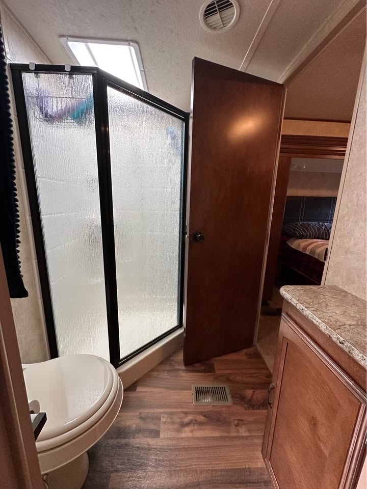 FIFTH WHEEL FOREST RIVER HERITAGE GLEN LITE 2014 36 PIEDS 3 EXTENTIONS DIVAN SECTIONNEL * VENTE DE PARTICULIER * 418-932-6595 à vendre