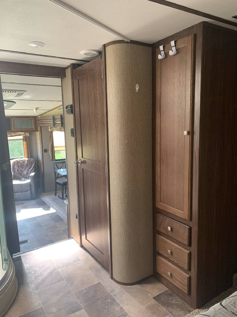 FIFTH WHEEL KEYSTONE SPRINTER 252FW 30 PIEDS GRAND SLIDE OUT COUCHE 4 , 8100 LBS * VENTE DE PARTICULIER * 418-932-6595 à vendre