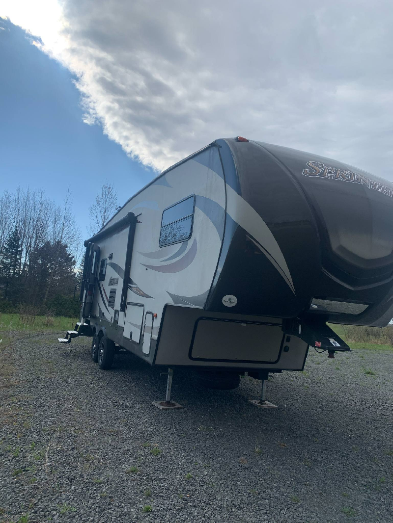 FIFTH WHEEL KEYSTONE SPRINTER 252FW 30 PIEDS GRAND SLIDE OUT COUCHE 4 , 8100 LBS * VENTE DE PARTICULIER * 418-932-6595 à vendre