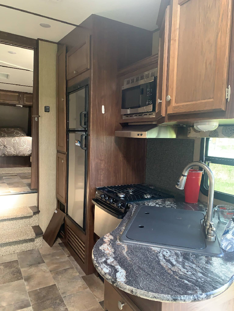 FIFTH WHEEL KEYSTONE SPRINTER 252FW 30 PIEDS GRAND SLIDE OUT COUCHE 4 , 8100 LBS * VENTE DE PARTICULIER * 418-932-6595 à vendre