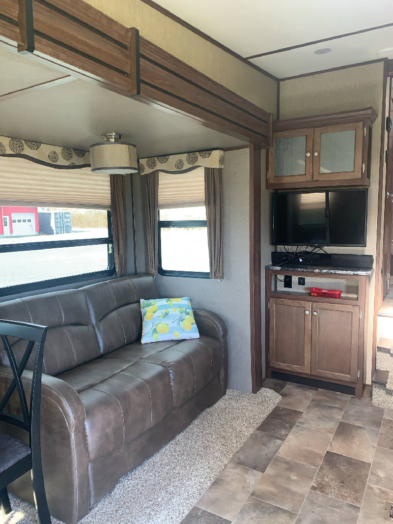 FIFTH WHEEL KEYSTONE SPRINTER 252FW 30 PIEDS GRAND SLIDE OUT COUCHE 4 , 8100 LBS * VENTE DE PARTICULIER * 418-932-6595 à vendre