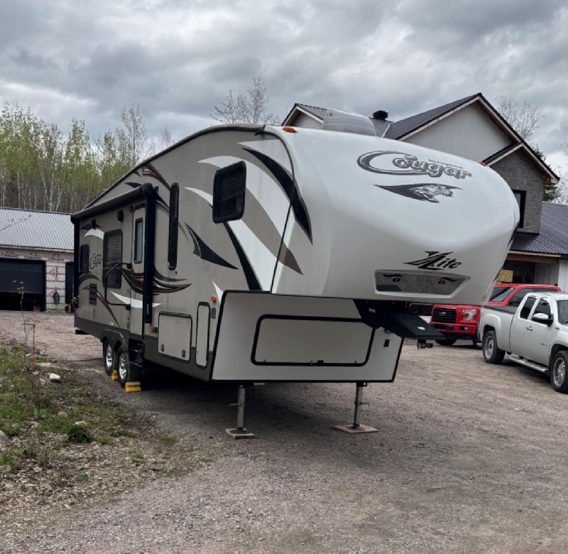 FIFTH WHEEL KEYSTONE COUGAR 27RKS 30 PIEDS 2 EXTENTIONS 7000 LBS * VENTE DE PARTICULIER * 418-932-6595 à vendre