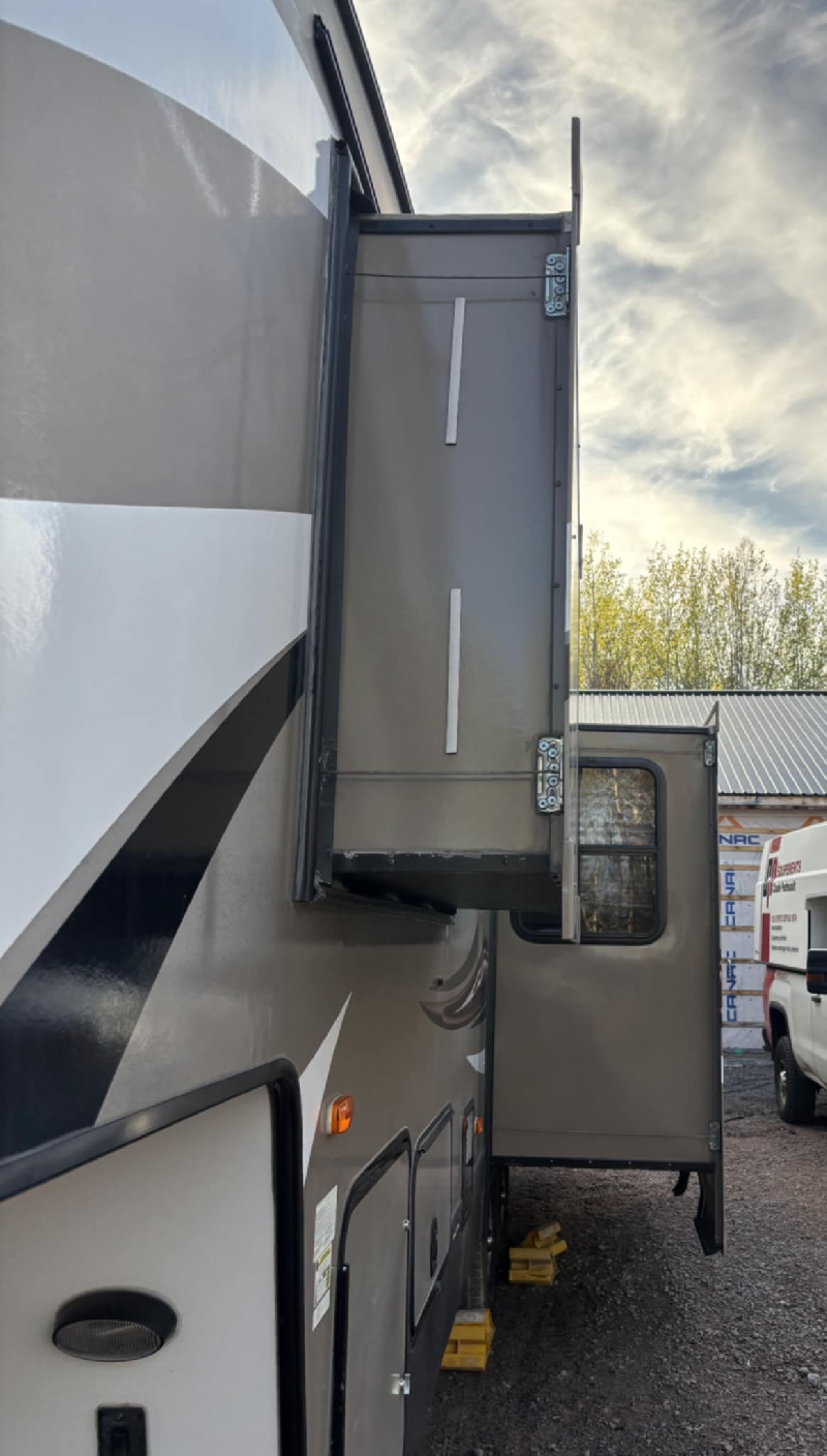 FIFTH WHEEL KEYSTONE COUGAR 27RKS 30 PIEDS 2 EXTENTIONS 7000 LBS * VENTE DE PARTICULIER * 418-932-6595 à vendre