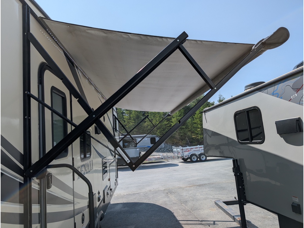 Denali 2445RL 2017 à vendre