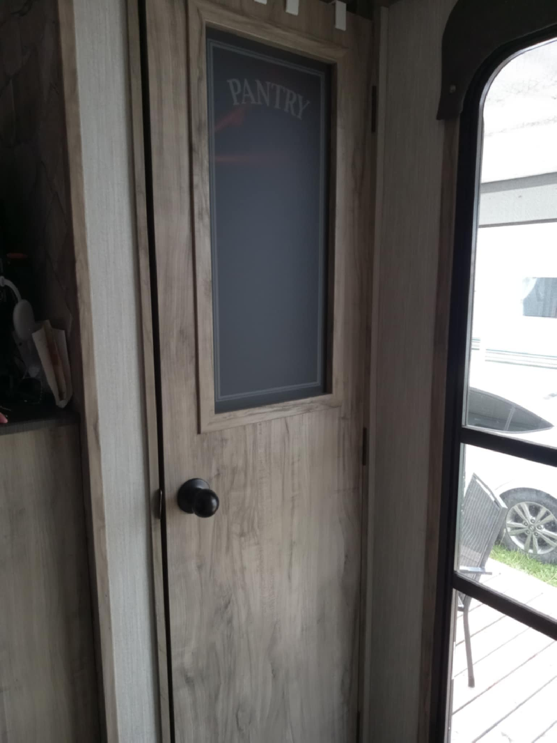 ROULOTTE ALPHA WOLF CHEROKEE 23 PIEDS 5200 LBS POUR COUPLE * VENTE DE PARTICULIER * 418-932-6595 à vendre