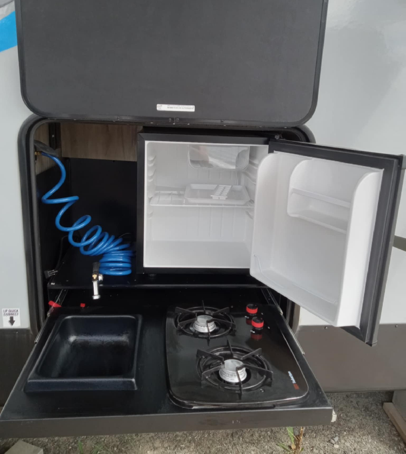 ROULOTTE ALPHA WOLF CHEROKEE 23 PIEDS 5200 LBS POUR COUPLE * VENTE DE PARTICULIER * 418-932-6595 à vendre