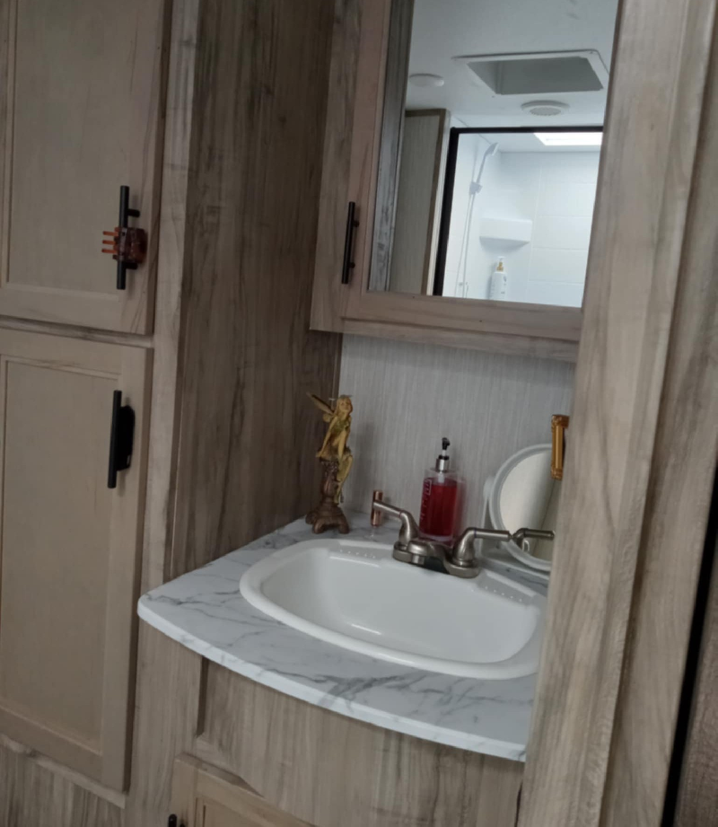 ROULOTTE ALPHA WOLF CHEROKEE 23 PIEDS 5200 LBS POUR COUPLE * VENTE DE PARTICULIER * 418-932-6595 à vendre