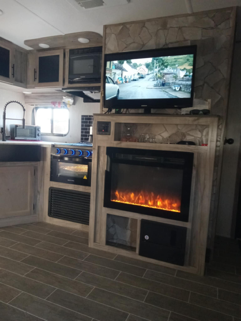 ROULOTTE ALPHA WOLF CHEROKEE 23 PIEDS 5200 LBS POUR COUPLE * VENTE DE PARTICULIER * 418-932-6595 à vendre