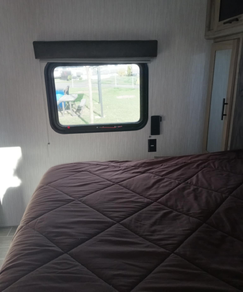 ROULOTTE ALPHA WOLF CHEROKEE 23 PIEDS 5200 LBS POUR COUPLE * VENTE DE PARTICULIER * 418-932-6595 à vendre