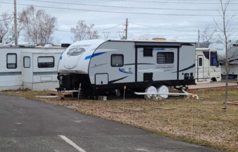 ROULOTTE ALPHA WOLF CHEROKEE 23 PIEDS 5200 LBS POUR COUPLE * VENTE DE PARTICULIER * 418-932-6595 à vendre