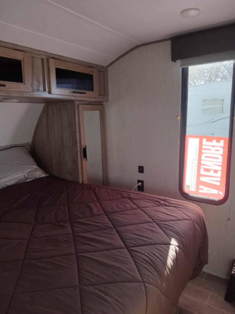 ROULOTTE ALPHA WOLF CHEROKEE 23 PIEDS 5200 LBS POUR COUPLE * VENTE DE PARTICULIER * 418-932-6595 à vendre