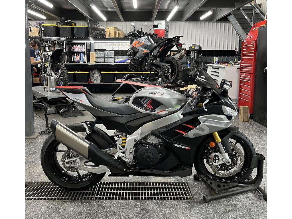 Aprilia RSV4 2022