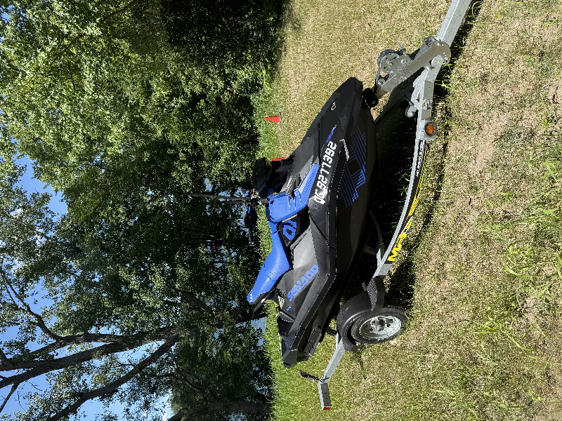 Seadoo Spark Trixx 3up audio et remorque 2023 à vendre