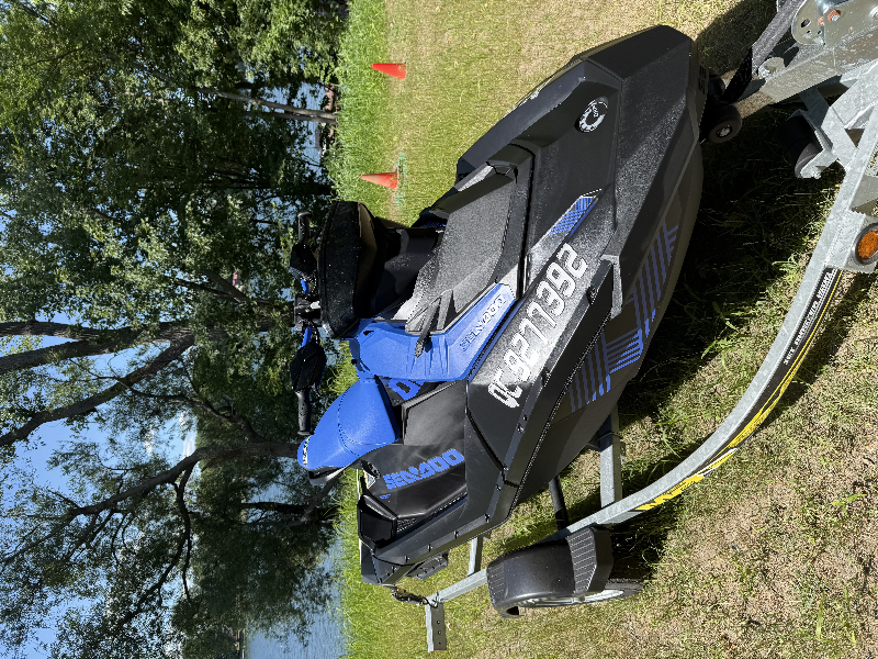 Seadoo Spark Trixx 3up audio et remorque 2023 à vendre