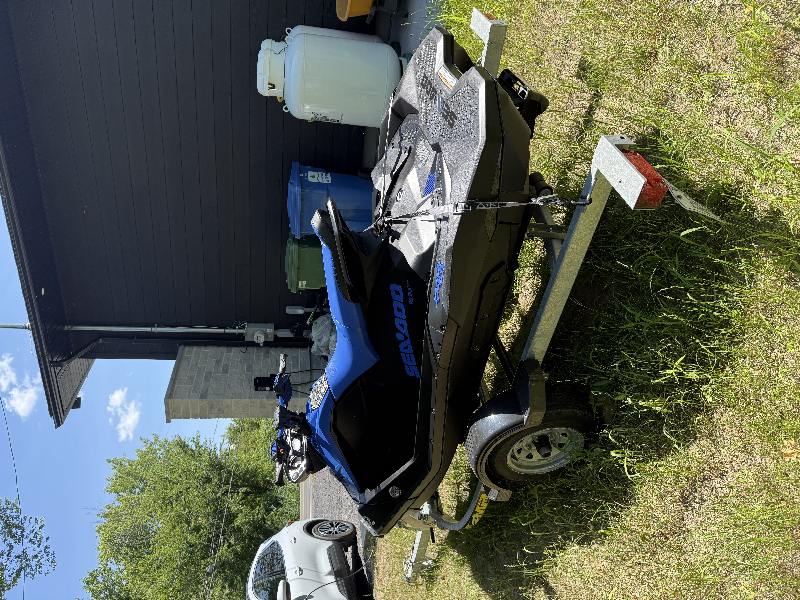 Seadoo Spark Trixx 3up audio et remorque 2023 à vendre