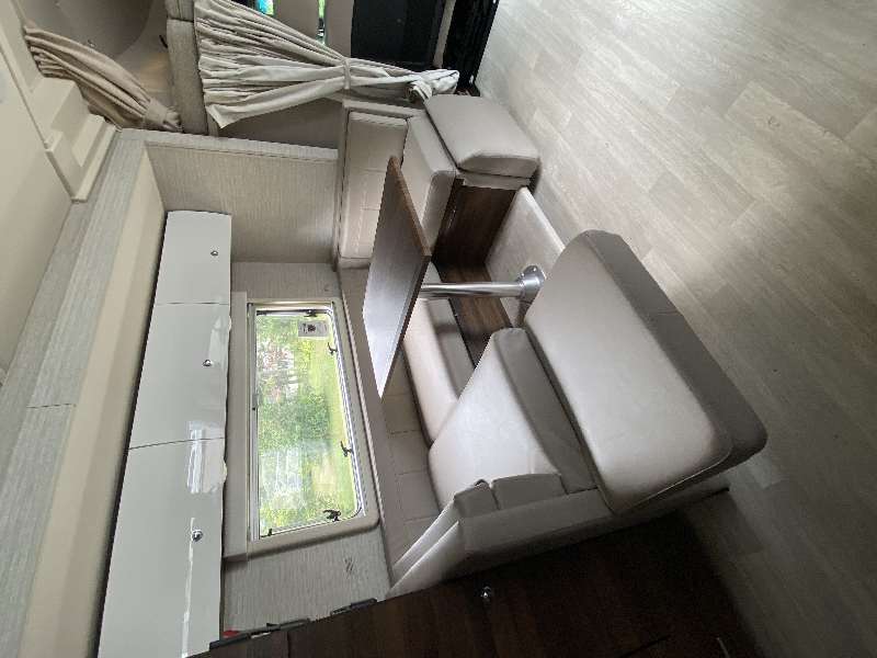 Winnebago Navion 24J à vendre