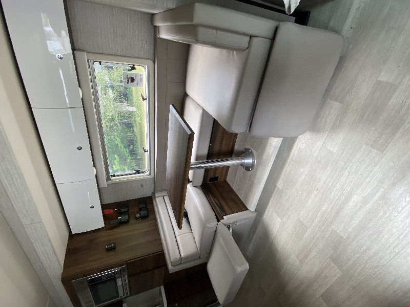 Winnebago Navion 24J à vendre