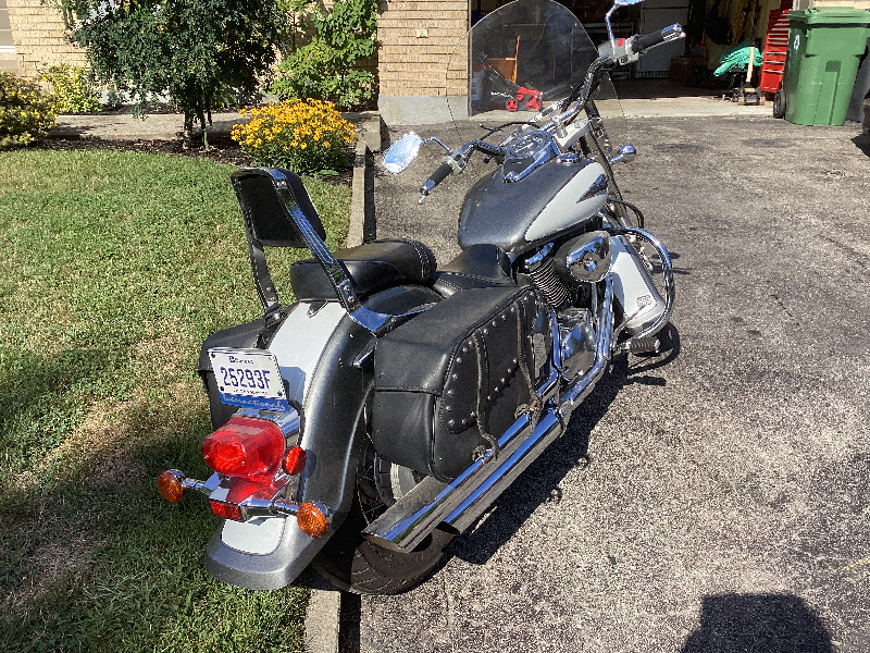 ? « Custom légendaire ?? Suzuki Volusia 800 ? Pneus neufs + accessoires ? 2 700 $ ! » à vendre